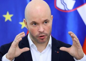 Bleferji, lažnivci in zadnja ruska ruleta Janeza Janše