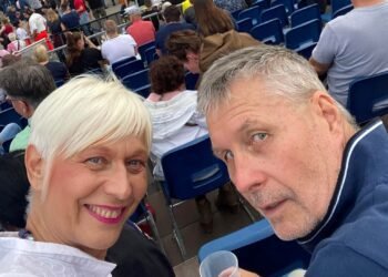 Cesarjeva nova oblačila in beseda leta, nezakonito! Golob zdaj trdi, da je Bojan Požar kriminalna združba.