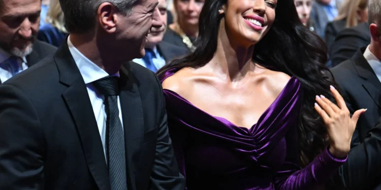 Kafana JLA ali kako je Muri izsiljeval Goloba z materialom, ki so ga o Tini Gaber zbrali policijski obveščevalci