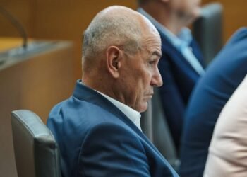 Pravilo št. 3! Nikoli ne priznaj poraza. Ampak nikoli, kajne Janez!