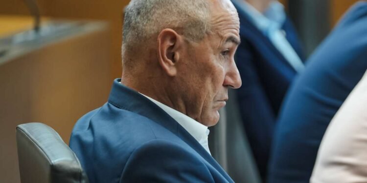 Pravilo št. 3! Nikoli ne priznaj poraza. Ampak nikoli, kajne Janez!