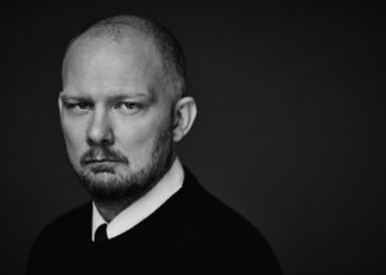 Za dimno zaveso se dogaja. Pusar iz Pristopa bo pobegnil, če ga prej ne pospravijo. CIA v Ljubljani zmaguje. Agent Črnčec bo novi šef centra, za katerim stoji NSA. Je Mussomeli res rekrutiral Hojsa?