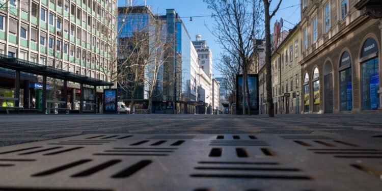 Kdor ne mara Janše in SDS, bo vedno proti vsemu, kar prihaja od njih. Referendum? Navodila iz covid natega, ostanite doma