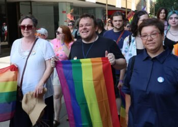 Ponosni? Ja pa jade, na kaj že?