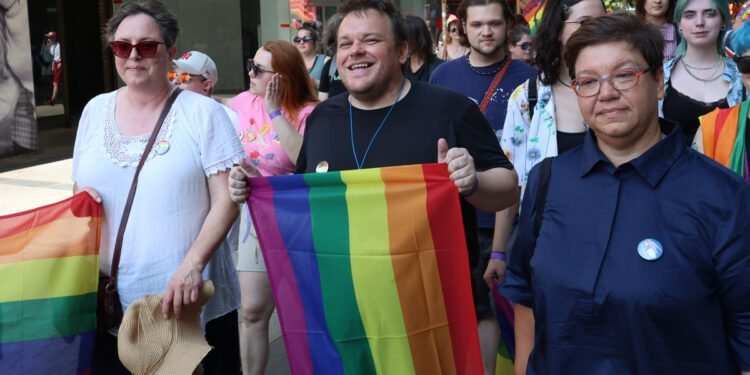 Ponosni? Ja pa jade, na kaj že?