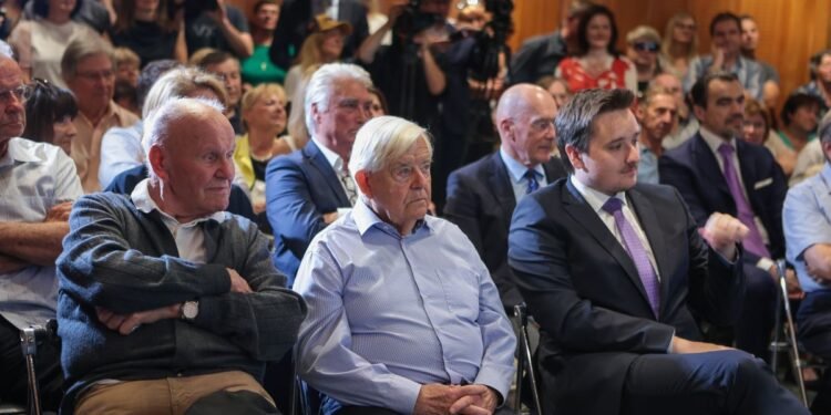 V Ribnici je bil oder nared za škandal. Desnica medtem koraka proti Gregorčičevi