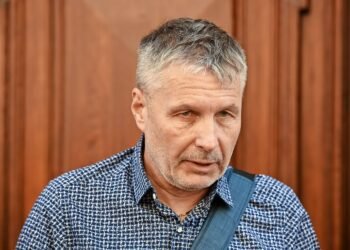 Hello & goodbye ali ko kisle kumare igrajo podaljške