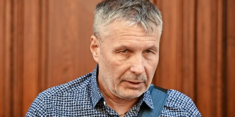 Hello & goodbye ali ko kisle kumare igrajo podaljške