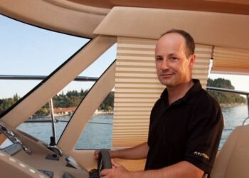 Biznis, izdaja, sodelovanje in nagrada. Umazan svet obveščevalnih služb po meri za vas!