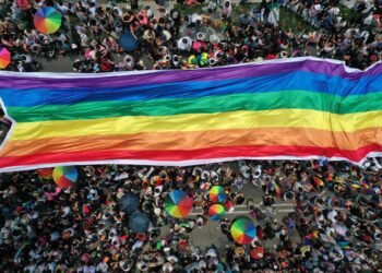 Vehovar omenja pedre, Boštjančič pa pogodbo med dvema odraslima. Vroča jesen je torej startala.