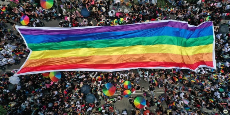 Vehovar omenja pedre, Boštjančič pa pogodbo med dvema odraslima. Vroča jesen je torej startala.