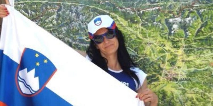 Če to drži, potem desnica res postaja infantilna groteska politične elite: Poročno maščevanje Janeza Janše.