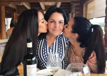 Gabrovke! Robert je prvi moški, ki je položil vse babe iz skupine Gaber. Mamo Matejo, Uršo in Tino. Kaj pravi vojska za kritje hrbta?