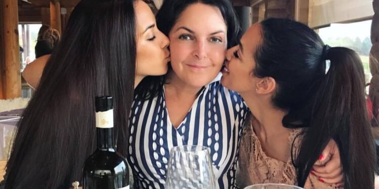 Gabrovke! Robert je prvi moški, ki je položil vse babe iz skupine Gaber. Mamo Matejo, Uršo in Tino. Kaj pravi vojska za kritje hrbta?