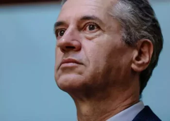 Roberto Mussolini je nazaj. Vojna se lahko začne