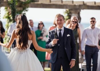 Golobov obraz sreče in vojska, ki njej krije hrbet. O paniki pa nič?