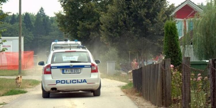 Poročno potovanje #404. Samo še cigani in konji!