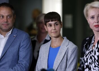 Vročina je otipljiva. Ima vonj po paniki. Dolgotrajna oskrba za starše deluje, dokazuje poslanka svobode Sara Žibrat