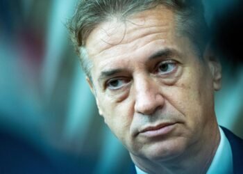 Where is the love? Robi vs. pamet