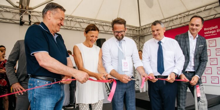 Modra simfonija in orkestriran kriminal. Ko vse poti peljejo na Magistrat!