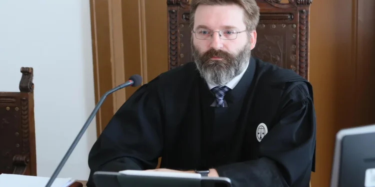 Čakal sem na petek kot na božič, dobil pa odpoved sojenja in novice, da bo moj sodnik zagrenjen ex-kandidat za božjega namestnika