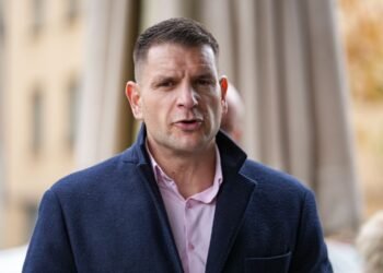 Predvolilni ljubezenski trikotnik: Janša x Golob x Stevanović- kdo je tukaj pravi kriminalec?